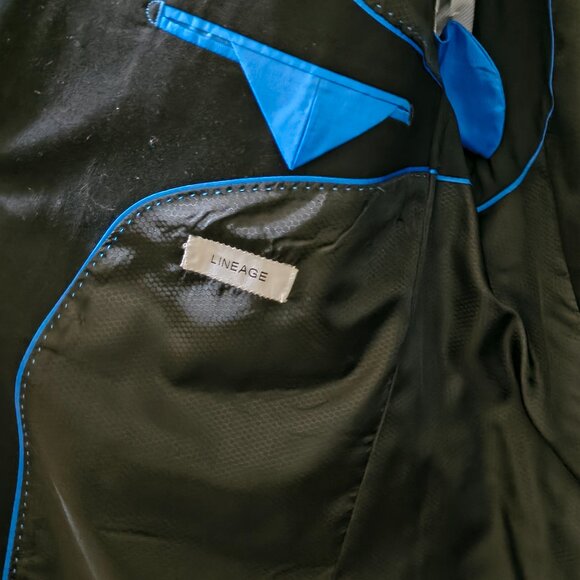 🖤 LIKE NEW MEN’S BLACK LINEAR SUIT — 50 REG 🖤 - Picture 3 of 5